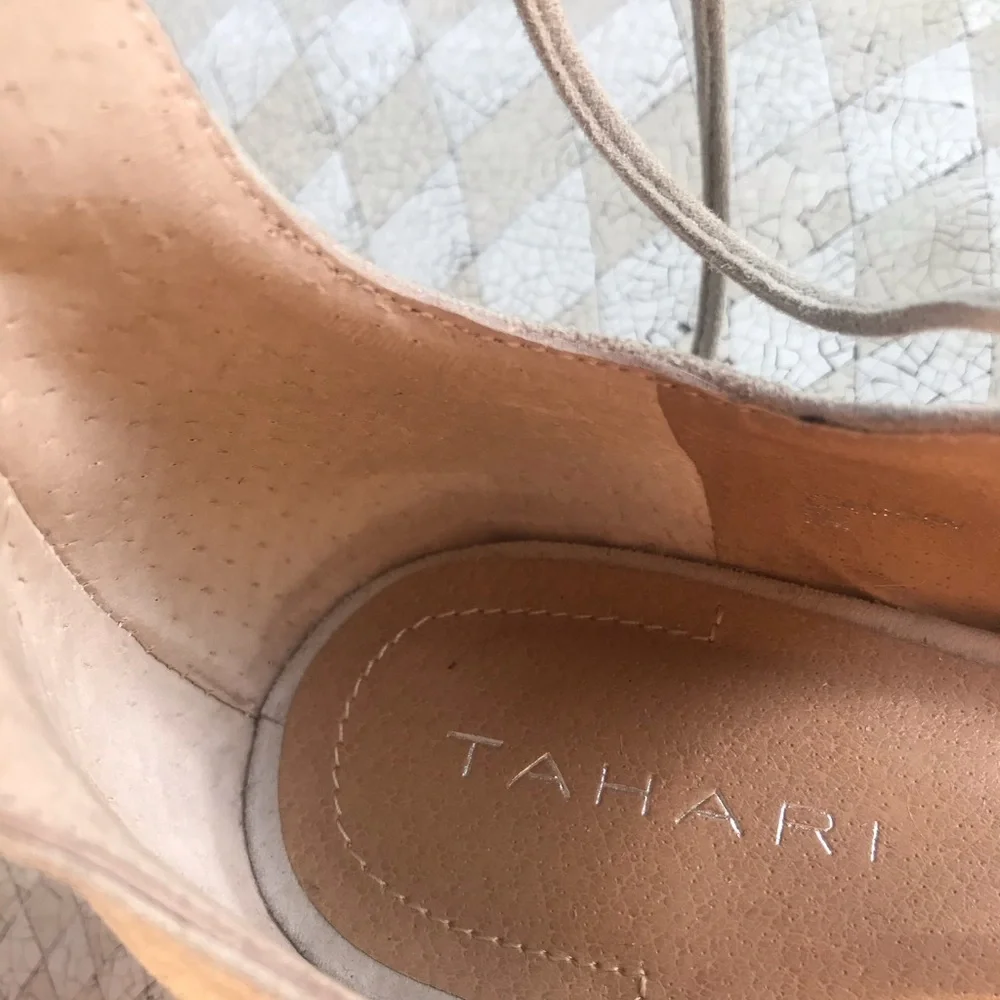 Elie Tahari like-new sandals